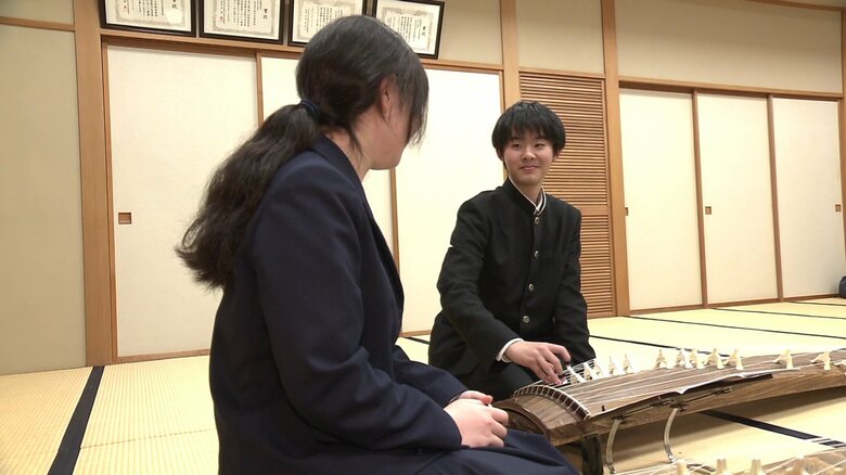 箏部初めての男子部員・對馬太陽さん（2年）
