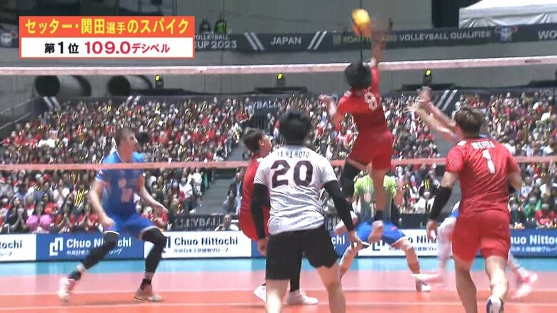 この日会場が最も盛り上がった、セッターの関田選手のスパイク