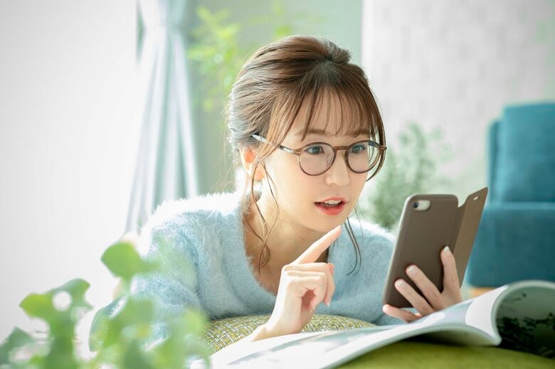 イメージ（スマホで読書）