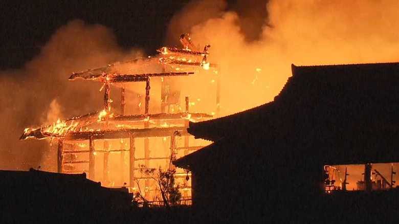 “世界遺産”首里城で火災 過去にも4回の火災で繰り返し再建