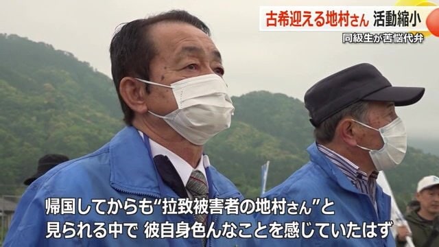 署名活動に参加する地村保志さん