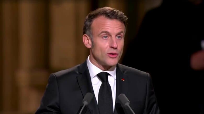 マクロン大統領の判断に注目が集まる