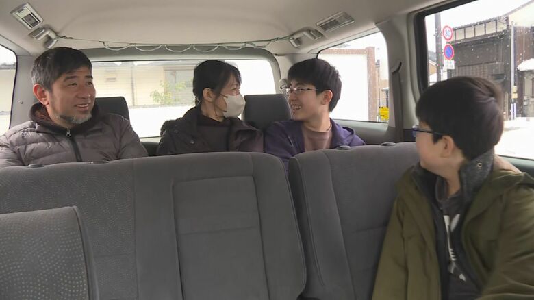 小住優太さんの家族（※車は停車しています）