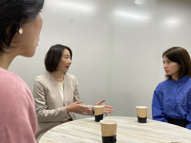 和気あいあいと盛り上がる（左から松尾さん、長野さん、遠藤さん）