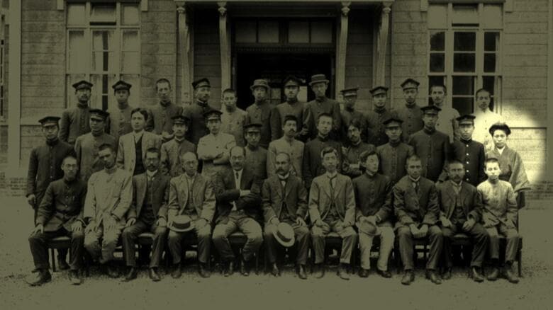 黒田チカさんは大学卒業後にイギリス留学。その後、理化学研究所に所属し、タマネギに含まれるケルセチンの研究などで業績をあげる（東北大学史料館 所蔵）