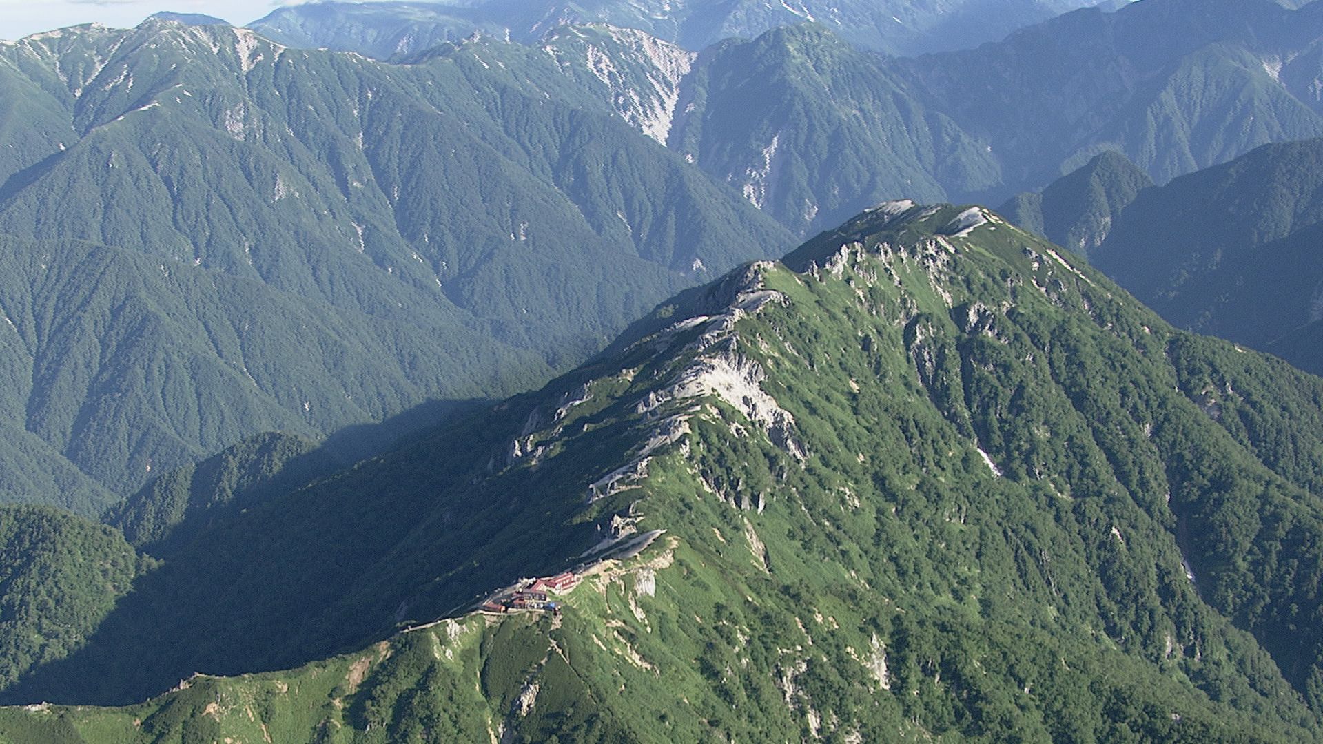 土石流で通行止め　数百人の登山者や観光客が下山できず　北アルプスの登山口に向かう県道　橋桁や道路部分が崩壊