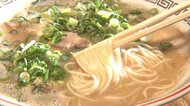 【賛否】“ながら食い”やめて…人気ラーメン店が「食事中のスマ…