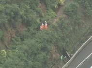土砂崩れ発生し高速道路で通行止めも…8日から続く大雨で9日も東海3県の交通機関に影響 JR中央線の一部区間で終日運転見合わせ