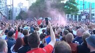集会禁止のはずが...超密 イングランドサポーター