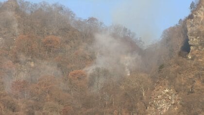 群馬・妙義山の山林火災　9日朝から自衛隊などの消火活動再開も延焼中