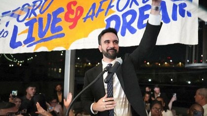 「家賃の凍結」「富裕層への課税強化」など公約…ニューヨーク市長選の民主党候補に“社会主義者”のマムダニ氏（33）　トランプ大統領は「狂信的共産主義者」と非難