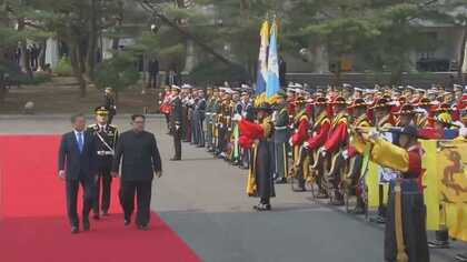 【速報】「文大統領に少し余裕を感じる」北朝鮮専門家は2人の握手を融和と見た