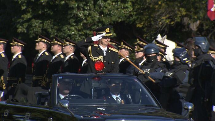 皇宮警察本部長による部隊巡閲