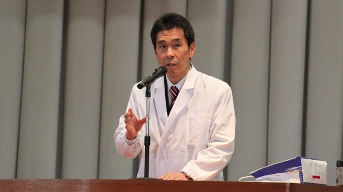 中学校の教師時代の岸博之さん