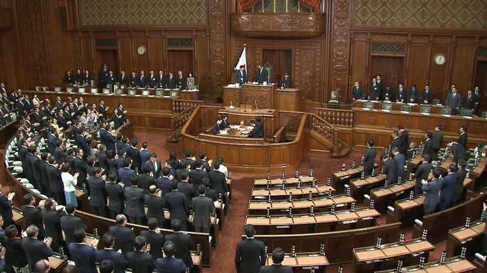 衆院が解散された本会議(2017年9月28日)