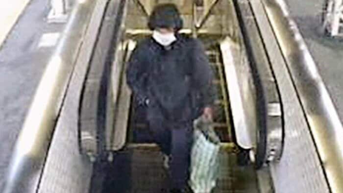 湯河原駅で撮影された不審な男