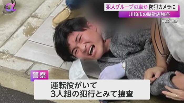 店長らに取り押さえられた際の八木容疑者(11日・視聴者撮影)