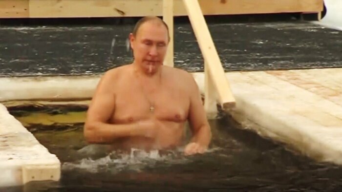 真冬の"沐浴"はプーチン大統領も愛した歴史ある伝統行事