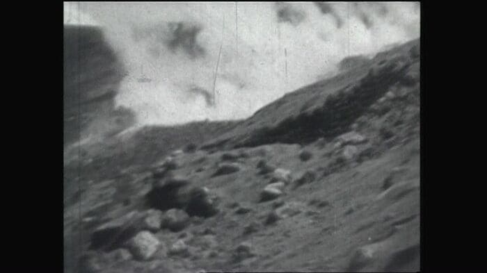 高速で斜面を下る泥流が発生(1926年)