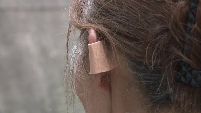 耳鳴りなどの症状に悩まされているという被害女性