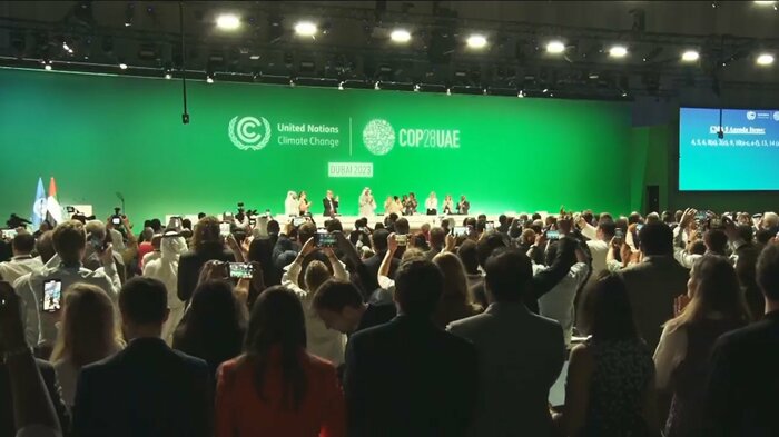 会期を延長し成果文書を採択したCOP28