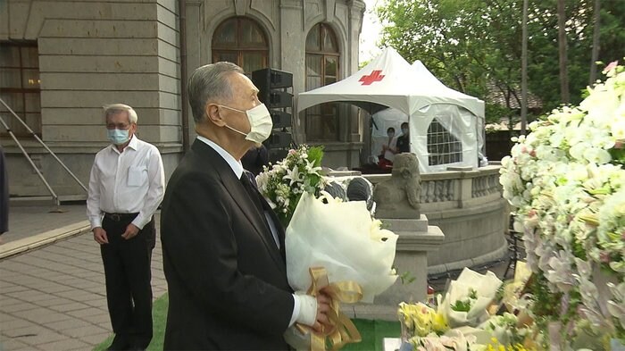 森元首相らが献花 台湾・李登輝氏を弔問