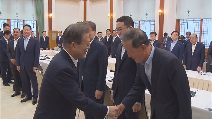 韓国のトップ企業30社の経営陣と懇談した文在寅大統領