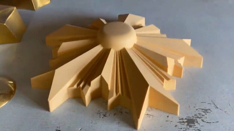 確かに警察紋章の形をしている（金谷さんのTwitterより）