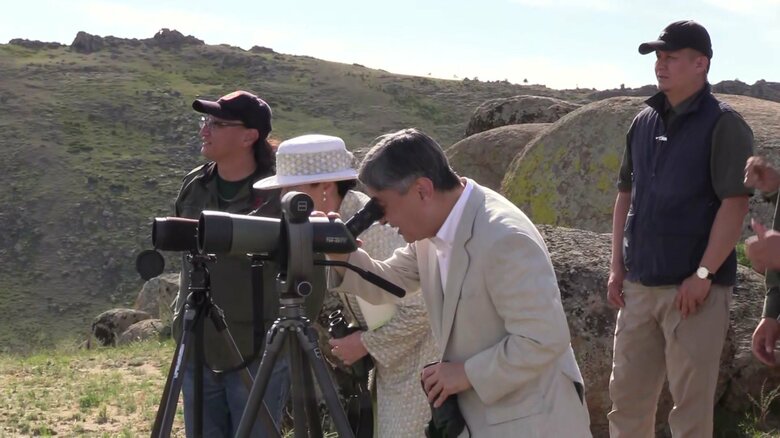 ホスタイ国立公園で「モウコノウマ」を観察される両陛下