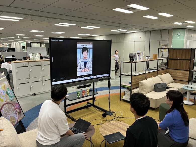 AI都知事ユリコの制作現場は、通常のフロア