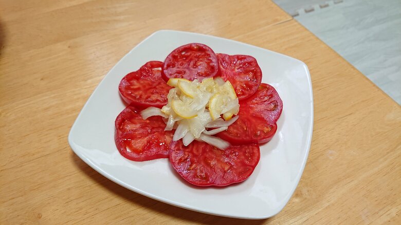 以前ツイートした「霜降り」のトマトのスライス