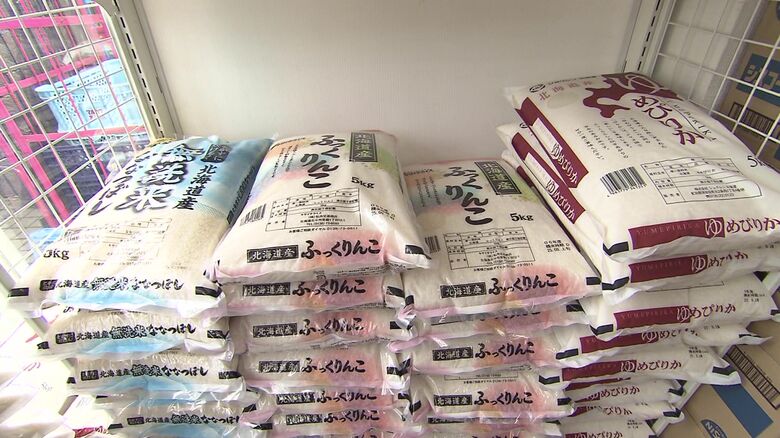 店頭に並ぶコメ