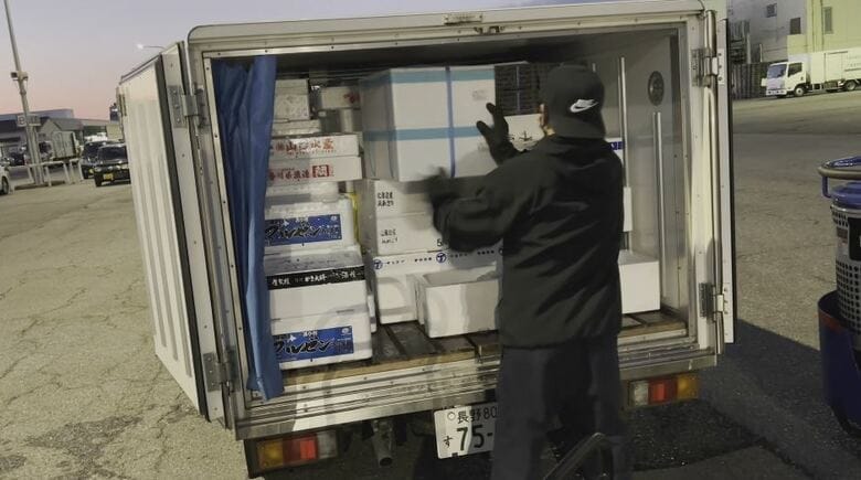 1トンの魚介類を買いつけ