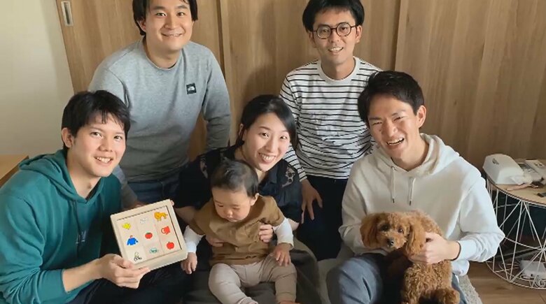 園田さんの子供を抱く米田あゆさん