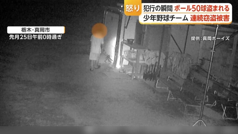 白いTシャツ、短パン姿の人物が倉庫を物色（8月25日 防犯カメラ映像）