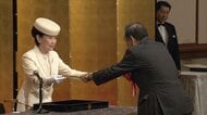 常陸宮妃華子さまが養蚕の発展に寄与した人を表彰する式典に出席し受賞者を称えられる
