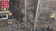 発生直後に吹き出す炎の映像…消防隊員2人死亡の大阪・道頓堀火災　現場は消火活動が難しい地域　消防隊員が犠牲の雑居ビル火災は過去にも