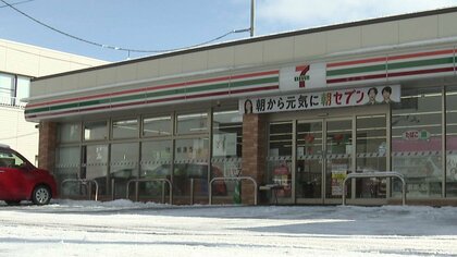 「捕まったら終わりだと思った」強盗致傷容疑で31歳女を”現行犯逮捕”コンビニで飲料水とデザート合計468円分万引きし逃走→追いかけてきた店長突き飛ばしケガ負わす〈北海道札幌市〉