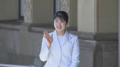沿道から歓声飛ぶ…愛子さまが三重県明和町でも多くの地元の人の歓迎受けられる 小学生に声かける様子も