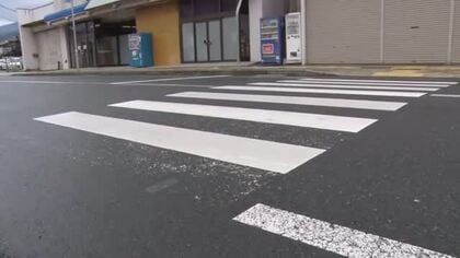 ショッピングセンター前の横断歩道で女性が車にはねられ死亡　運転手を現行犯逮捕　岩手・大船渡市