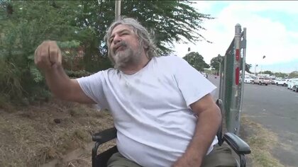 「火が頭上越えオーブンのように熱かった」海で10時間以上救助待った住民　99人の死亡確認　マウイ島山火事