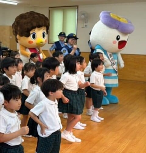 ヘルメット着用率は全国最下位の7.2％…警察官が3カ月かけて啓発ソングを作曲　地元の園児たちが歌とダンスで交通安全をアピール　大阪・淀川警察署