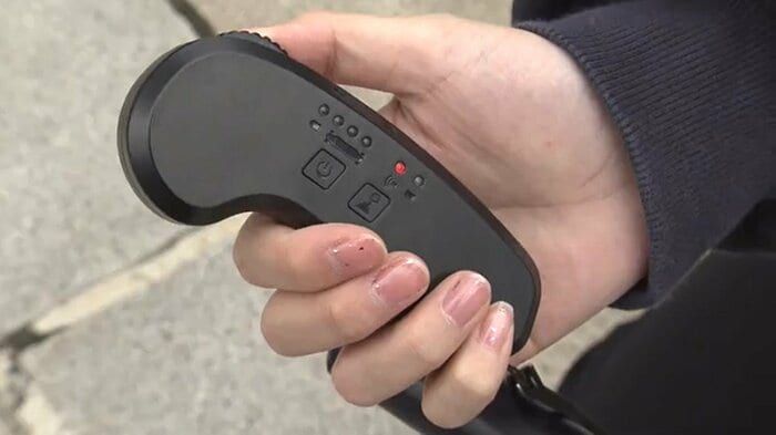 リモコンは手のひらサイズ