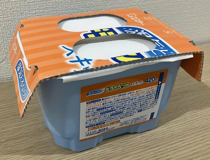 紙のふたを付けた「ドライペット スキット」(編集部撮影)