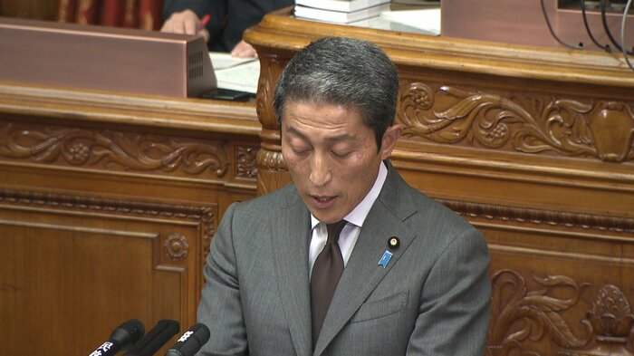 質問する大家議員(参院本会議・1月27日)