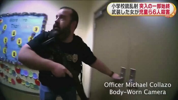 2階に続く階段へ