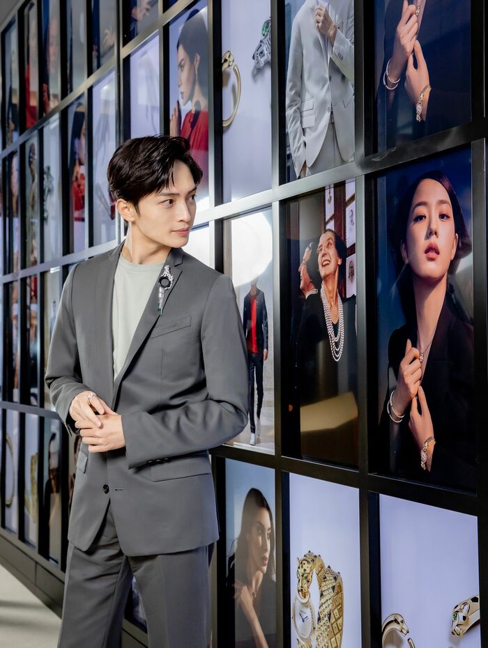 (c) Cartier