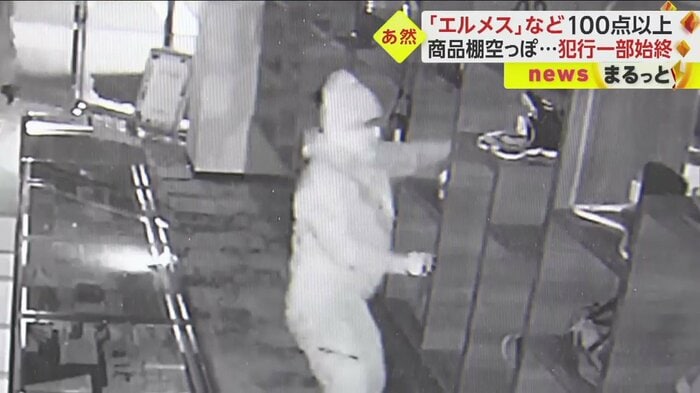 一目散にバッグの陳列棚に駆け寄り、横走で次々と奪っていく