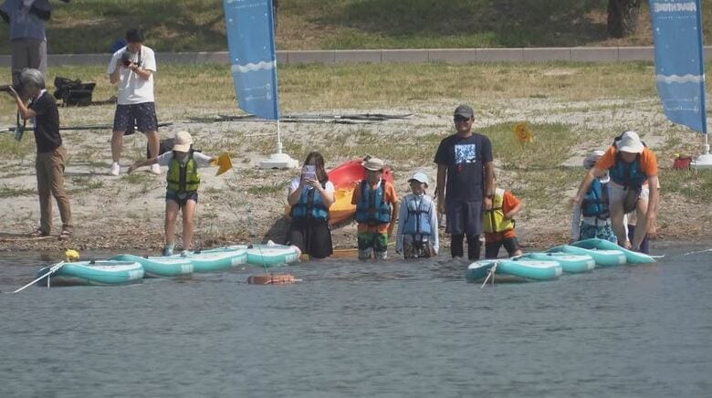 「涼しくて楽しかった」　ふるさとの湖水に親しんでもらおうと諏訪湖で「水上大運動会」　カヤック使った水上綱引きなどに150人が挑む｜FNNプライムオンライン