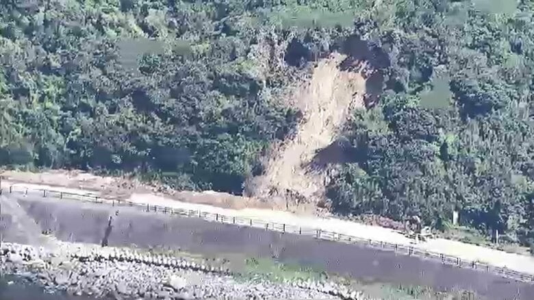 9月中旬に片側車線のみ通行再開へ　観光地・糸島「サンセットロード」がけ崩れで一部通行止め　完全復旧はメド立たず　福岡｜FNNプライムオンライン